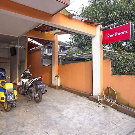 Reddoorz Syariah Near Btc Fashion Mall Bandung Exterior foto