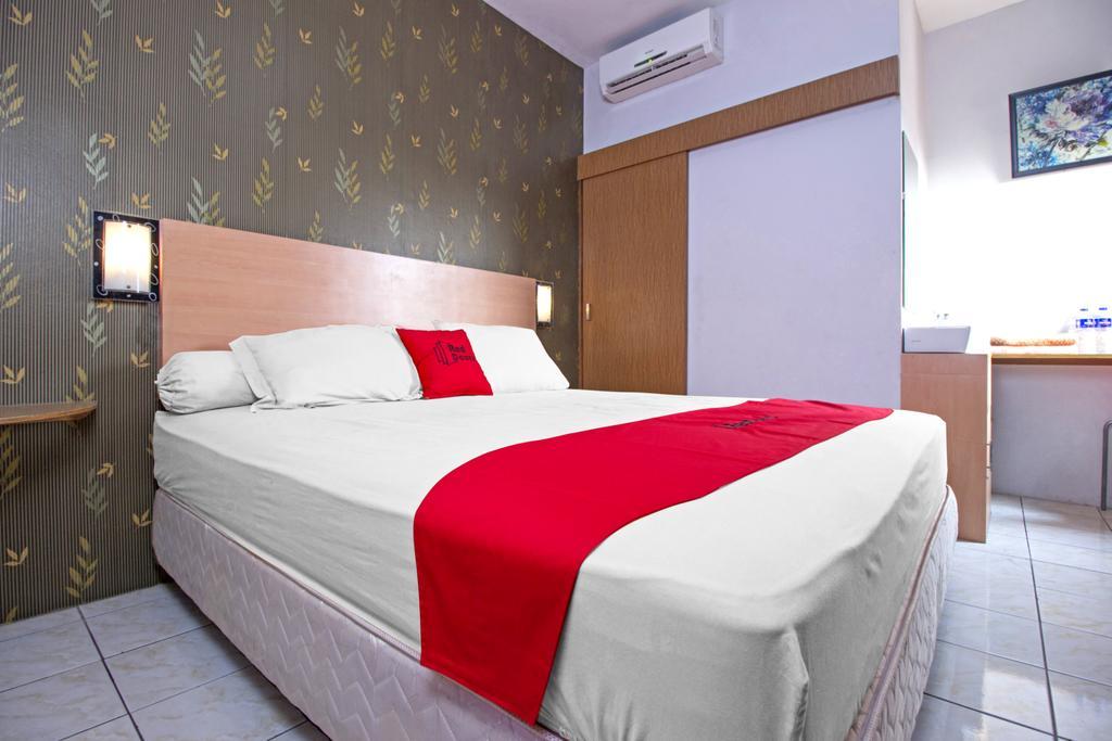 Reddoorz Syariah Near Btc Fashion Mall Bandung Exterior foto