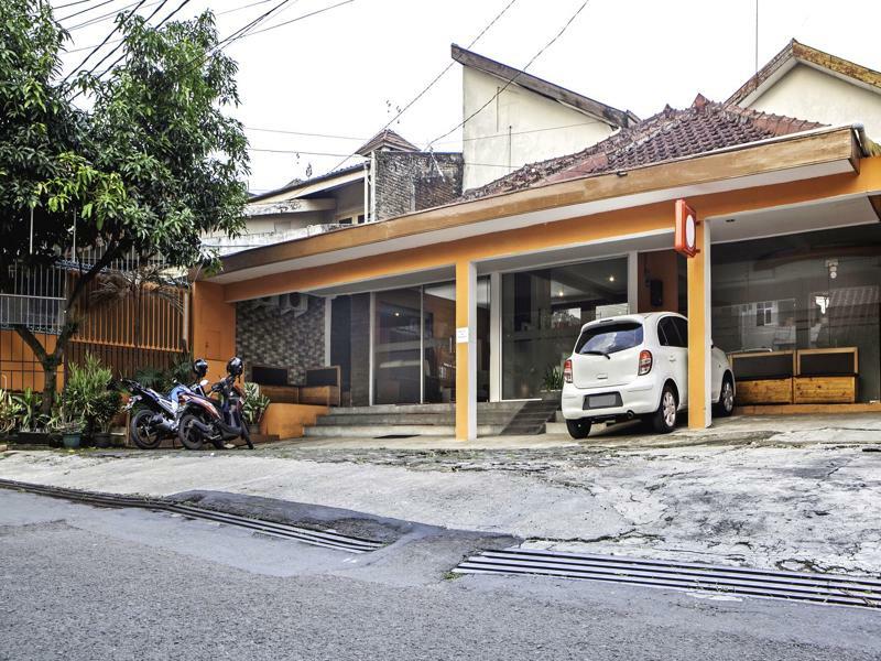 Reddoorz Syariah Near Btc Fashion Mall Bandung Exterior foto
