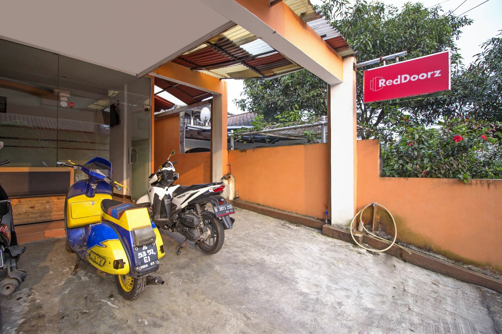 Reddoorz Syariah Near Btc Fashion Mall Bandung Exterior foto